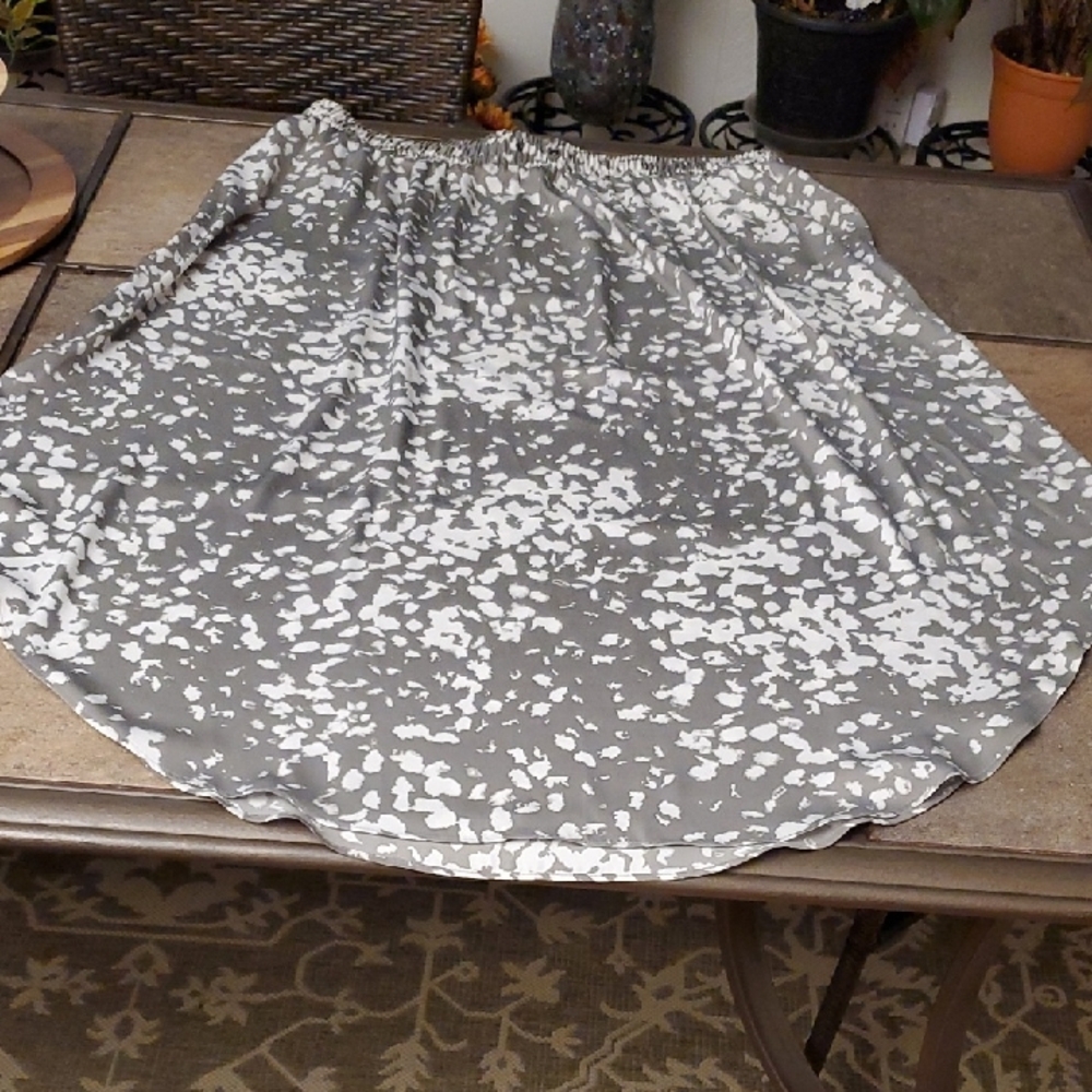 CURATED BY RUA'H KIBRIYA: Taupe/White Abstract Print, Pockets, Elastic Waistx